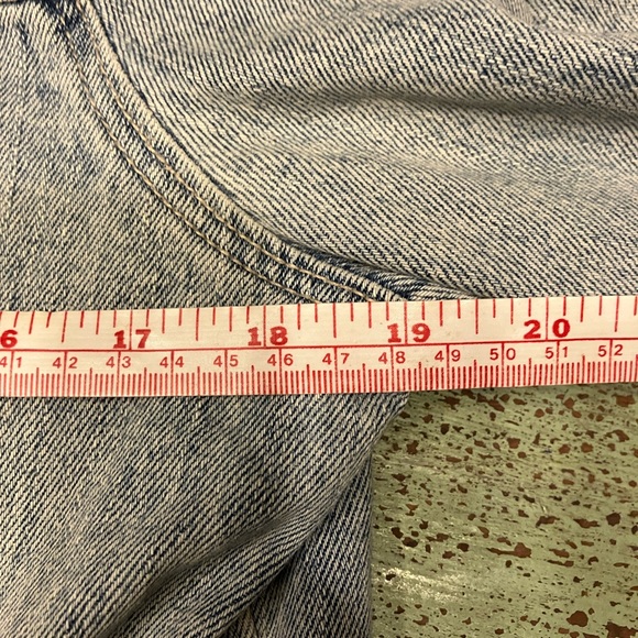 Old Navy Light Wash Distressed Denim Jacket Size L - Picture 7 of 8